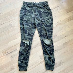 Express Distressed Army Super High Rise Joggers | Size: XS